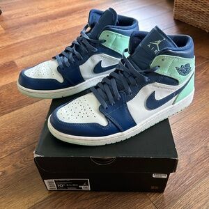 Air Jordan 1 Mid 'Blue Mint'